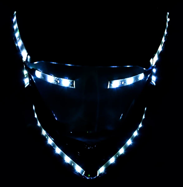 Percuman 的发光头盔